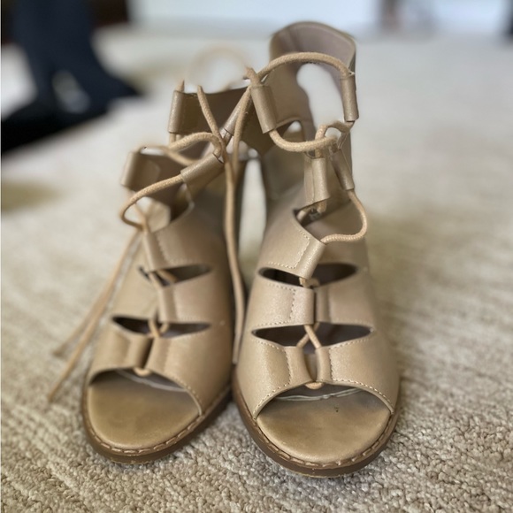 Nude lace up heels - Picture 3 of 9